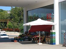 Gem&uuml;se und Obst neben AB